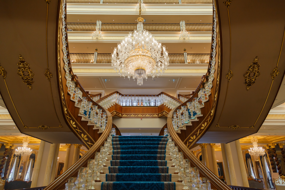 Una escalera parecida a la que habia dentro del Titanic